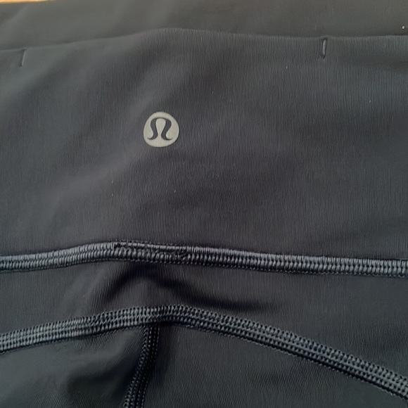Lululemon leggings Sz 6 - Picture 2 of 3